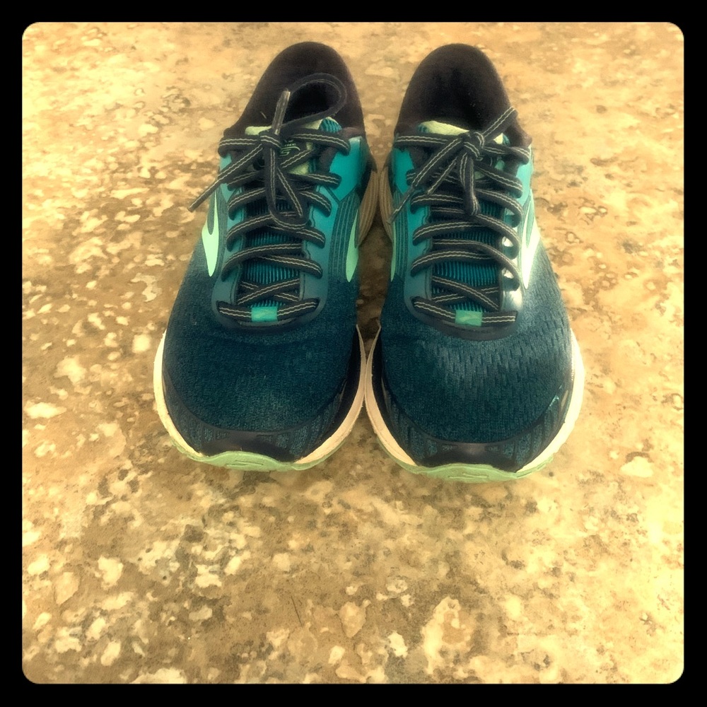 Brooks GTS 18 running shoes
